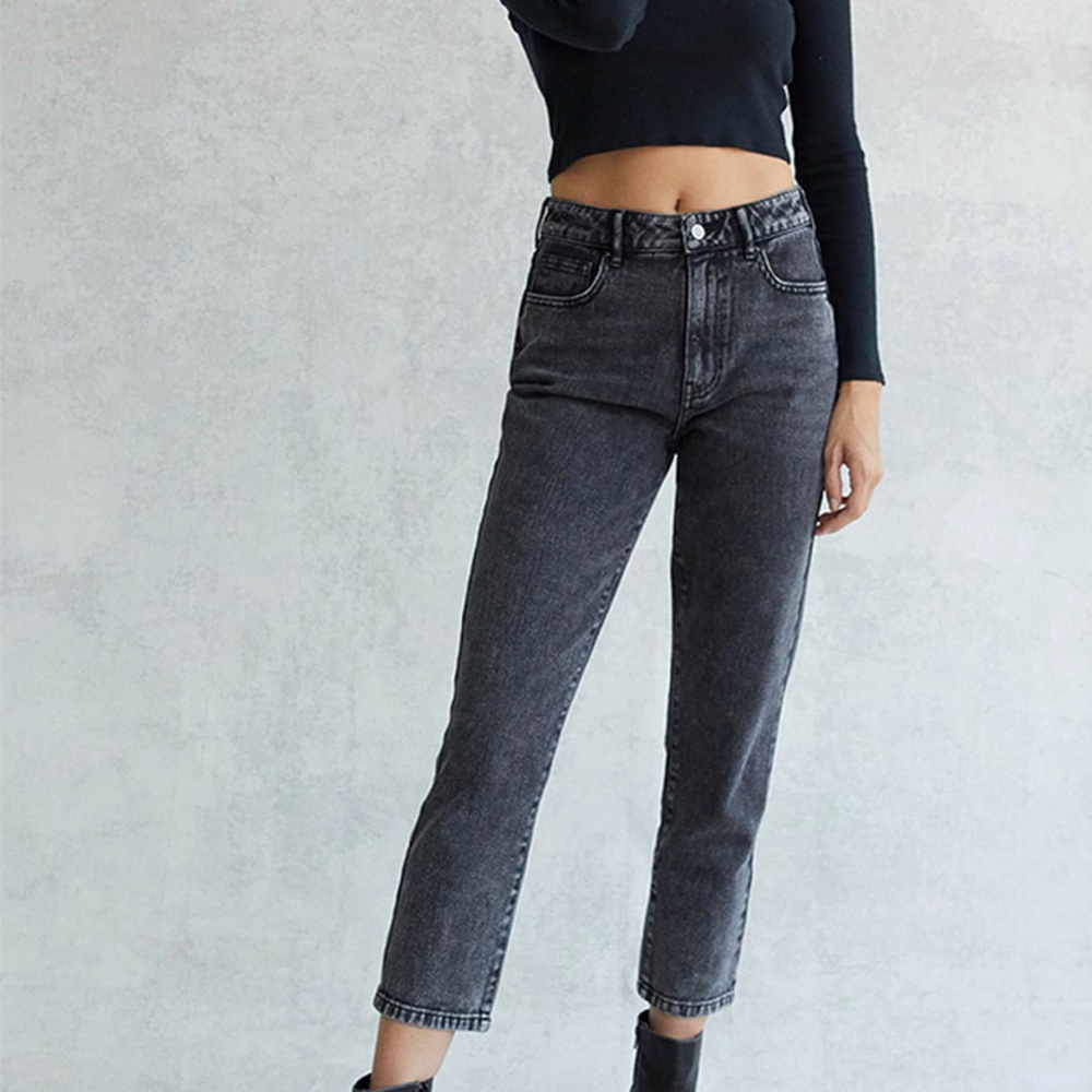 PacSun mom jeans sz 26 warn a couple of times and then lost a bunch lot weight